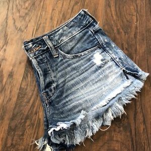 Distressed cut-off shorts